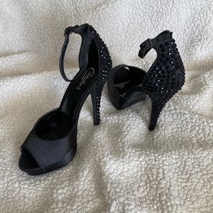 Candie’s “Daphne” Heels w/ Black Stud Detailing